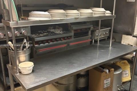 Commercial property in Miami, Florida № 1980409 - photo 17