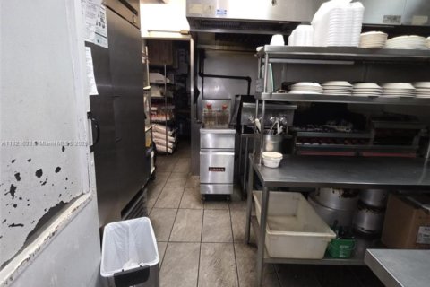 Commercial property in Miami, Florida № 1980409 - photo 21