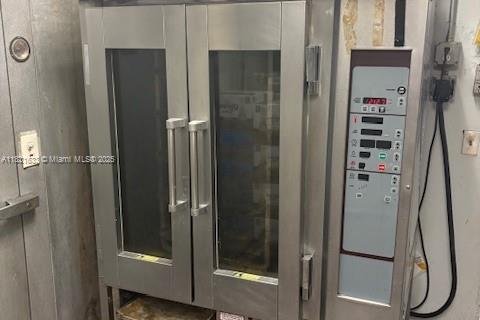 Commercial property in Miami, Florida № 1980409 - photo 20