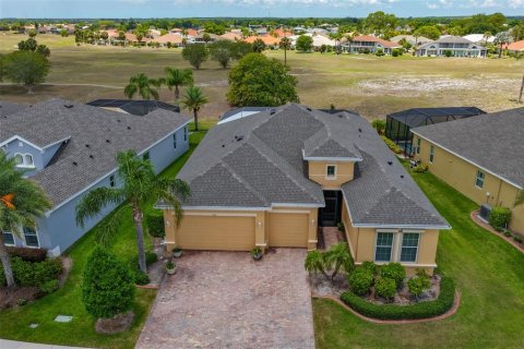 House in Sun City Center, Florida 3 bedrooms, 220.83 sq.m. № 2223596 - photo 5