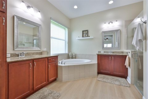 House in Sun City Center, Florida 3 bedrooms, 220.83 sq.m. № 2223596 - photo 28