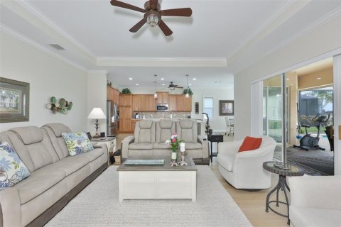 House in Sun City Center, Florida 3 bedrooms, 220.83 sq.m. № 2223596 - photo 15