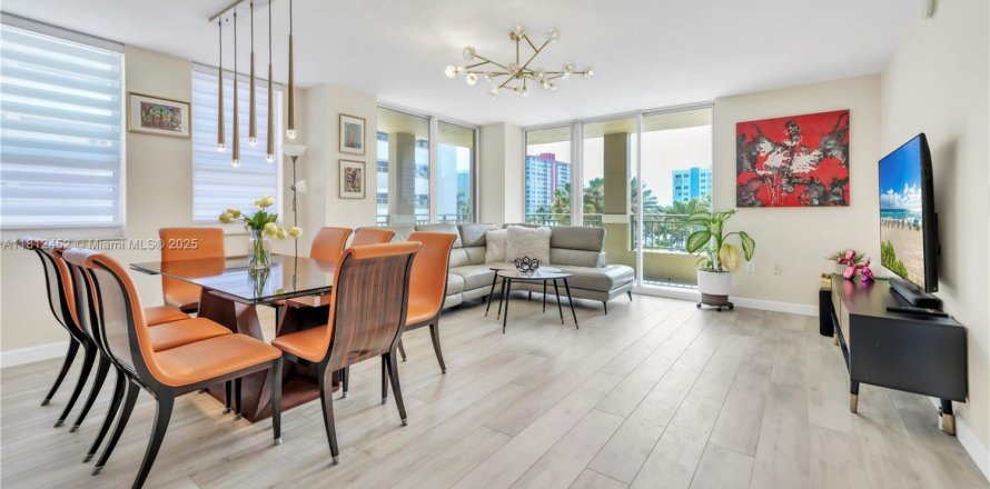 Condo à Hallandale Beach, Floride, 2 chambres № 1758973