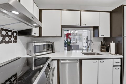 Купить кондоминиум в Форт-Лодердейл, Флорида 3 комнаты, 93.37м2, № 2147001 - фото 4