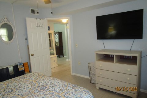 Condo in Saint Petersburg, Florida, 1 bedroom  № 2299626