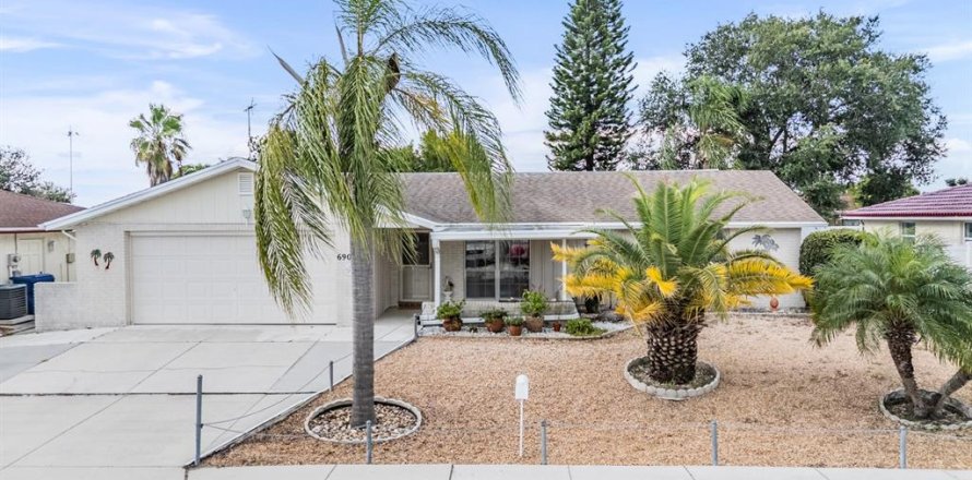 Casa en Port Richey, Florida 2 dormitorios, 141.95 m2 № 1853635