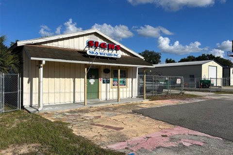 Propiedad comercial en Fruitland Park, Florida 214.05 m2 № 2430942