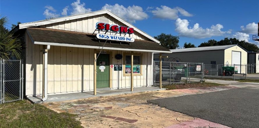 Immobilier commercial à Fruitland Park, Floride 214.05 m2 № 2430942