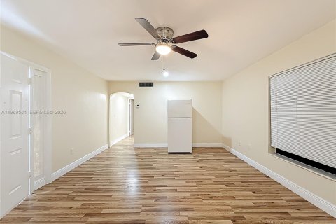 Apartment in North Miami Beach, Florida 1 bedroom, 92.9 sq.m. № 2030433 - photo 4