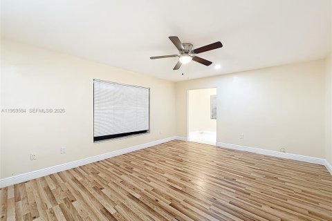 Apartment in North Miami Beach, Florida 1 bedroom, 92.9 sq.m. № 2030433 - photo 2