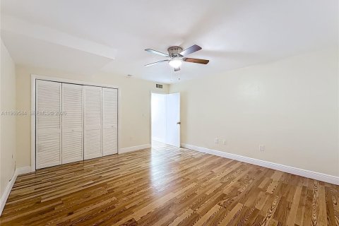 Apartment in North Miami Beach, Florida 1 bedroom, 92.9 sq.m. № 2030433 - photo 13