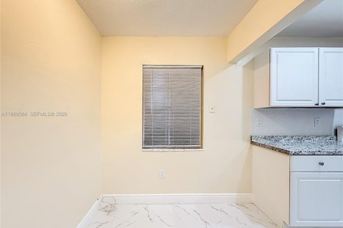 Apartment in North Miami Beach, Florida 1 bedroom, 92.9 sq.m. № 2030433 - photo 5