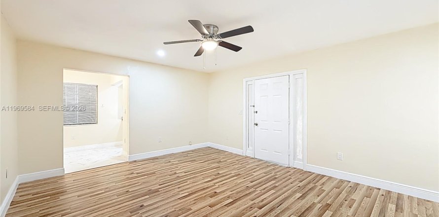 Apartment in North Miami Beach, Florida 1 bedroom, 92.9 sq.m. № 2030433