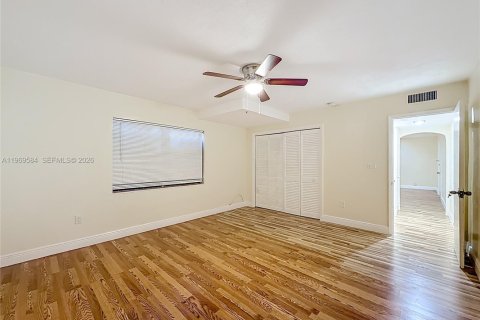 Apartment in North Miami Beach, Florida 1 bedroom, 92.9 sq.m. № 2030433 - photo 12