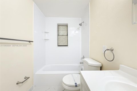 Apartment in North Miami Beach, Florida 1 bedroom, 92.9 sq.m. № 2030433 - photo 14