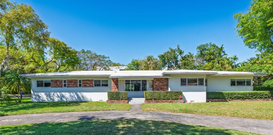 Дом в Майами, Флорида 4 спальни, 250.46м2 № 2034305