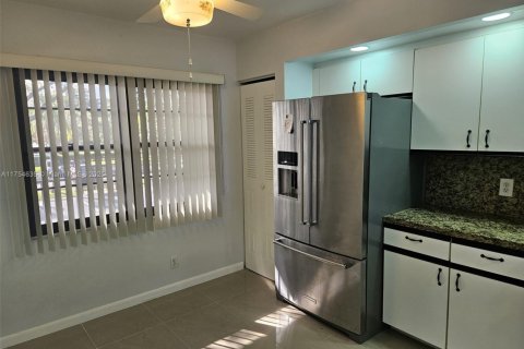 Condominio en venta en Pembroke Pines, Florida, 2 dormitorios, 110.74 m2 № 1970047 - foto 12