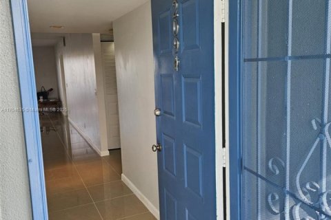 Condominio en venta en Pembroke Pines, Florida, 2 dormitorios, 110.74 m2 № 1970047 - foto 9