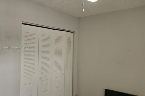 Condominio en venta en Pembroke Pines, Florida, 2 dormitorios, 110.74 m2 № 1970047 - foto 16