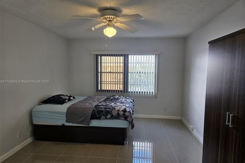 Condominio en venta en Pembroke Pines, Florida, 2 dormitorios, 110.74 m2 № 1970047 - foto 23