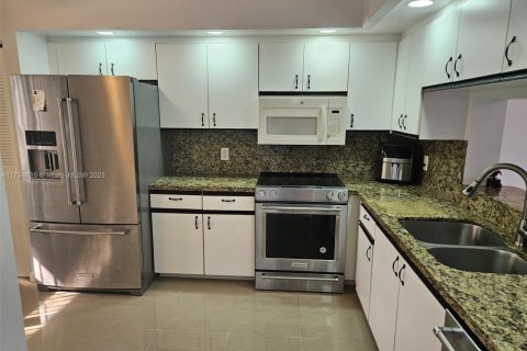 Condominio en venta en Pembroke Pines, Florida, 2 dormitorios, 110.74 m2 № 1970047 - foto 1