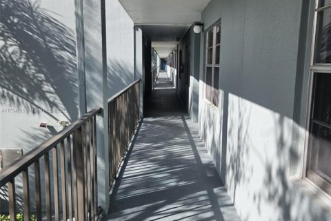 Condominio en venta en Pembroke Pines, Florida, 2 dormitorios, 110.74 m2 № 1970047 - foto 7