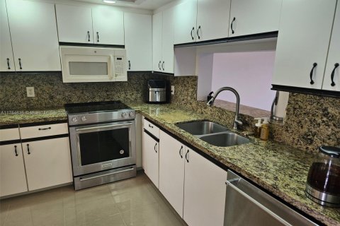 Condominio en venta en Pembroke Pines, Florida, 2 dormitorios, 110.74 m2 № 1970047 - foto 10