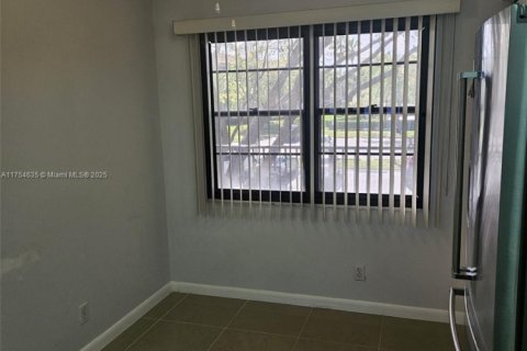 Condominio en venta en Pembroke Pines, Florida, 2 dormitorios, 110.74 m2 № 1970047 - foto 11