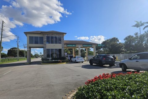 Condominio en venta en Pembroke Pines, Florida, 2 dormitorios, 110.74 m2 № 1970047 - foto 3