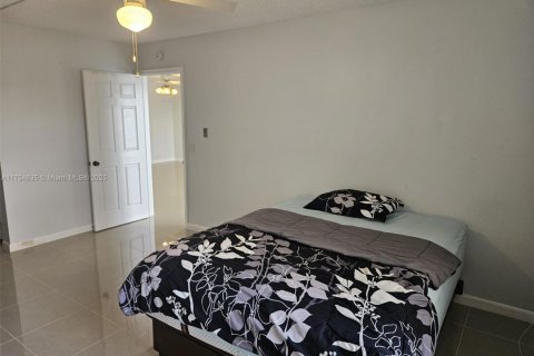 Condominio en venta en Pembroke Pines, Florida, 2 dormitorios, 110.74 m2 № 1970047 - foto 20