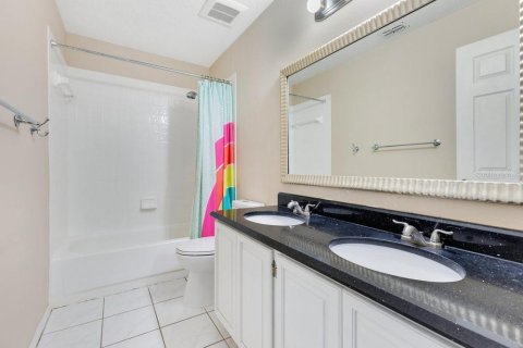 House in Apopka, Florida 5 bedrooms, 288.65 sq.m. № 1677150 - photo 23