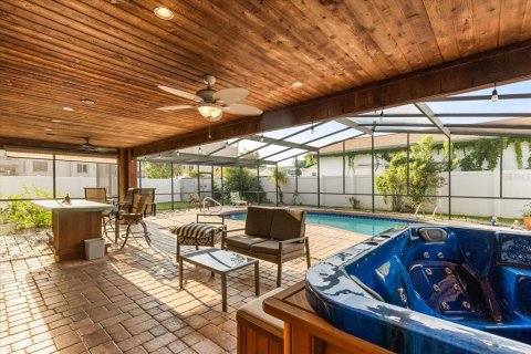 House in Tampa, Florida 3 bedrooms, 169.27 sq.m. № 1909058 - photo 27
