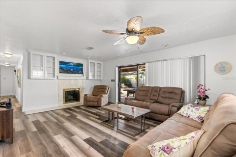 House in Tampa, Florida 3 bedrooms, 169.27 sq.m. № 1909058 - photo 6