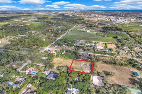 Купить земельный участок в Майами-Дейд, Флорида № 2033717 - фото 17