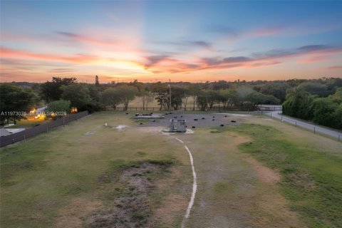 Купить земельный участок в Майами-Дейд, Флорида № 2033717 - фото 3