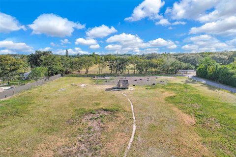 Купить земельный участок в Майами-Дейд, Флорида № 2033717 - фото 11