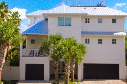 House in Bradenton Beach, Florida 6 bedrooms, 287.81 sq.m. № 1644138 - photo 1