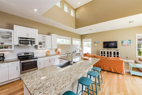 House in Bradenton Beach, Florida 6 bedrooms, 287.81 sq.m. № 1644138 - photo 11