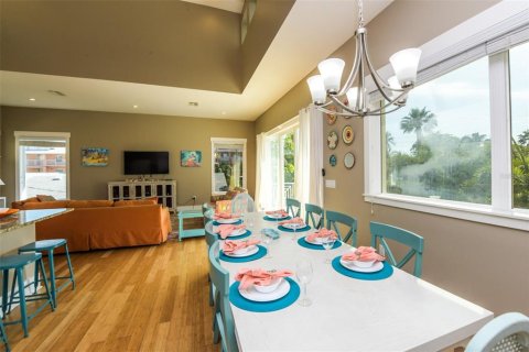 House in Bradenton Beach, Florida 6 bedrooms, 287.81 sq.m. № 1644138 - photo 8