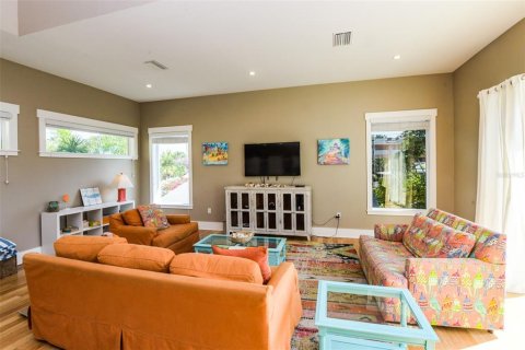 House in Bradenton Beach, Florida 6 bedrooms, 287.81 sq.m. № 1644138 - photo 6