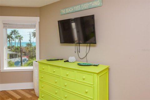 House in Bradenton Beach, Florida 6 bedrooms, 287.81 sq.m. № 1644138 - photo 30