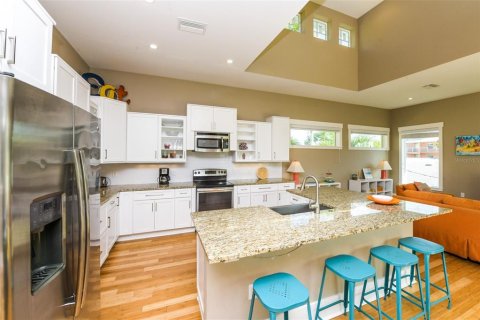 House in Bradenton Beach, Florida 6 bedrooms, 287.81 sq.m. № 1644138 - photo 10