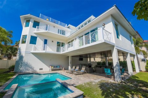 House in Bradenton Beach, Florida 6 bedrooms, 287.81 sq.m. № 1644138 - photo 4