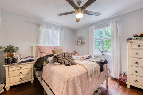 House in Gulfport, Florida 3 bedrooms, 106.56 sq.m. № 1904327 - photo 11