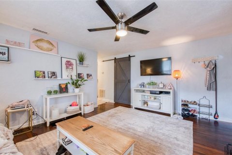House in Gulfport, Florida 3 bedrooms, 106.56 sq.m. № 1904327 - photo 6