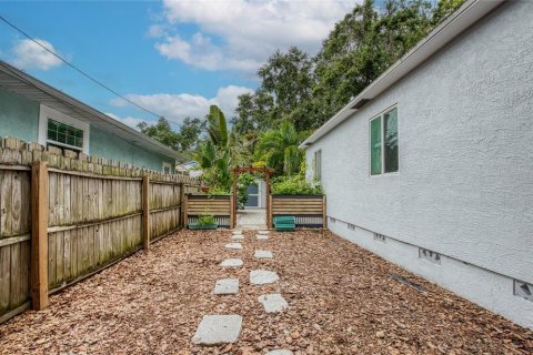 House in Gulfport, Florida 3 bedrooms, 106.56 sq.m. № 1904327 - photo 22