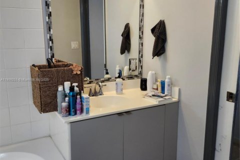 Condominio en alquiler en Doral, Florida, 3 dormitorios, 123.56 m2 № 2013255 - foto 11