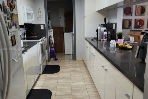 Condominio en alquiler en Doral, Florida, 3 dormitorios, 123.56 m2 № 2013255 - foto 2