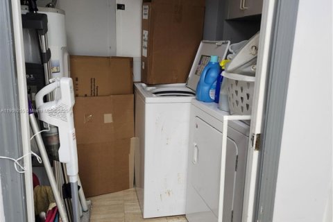 Condominio en alquiler en Doral, Florida, 3 dormitorios, 123.56 m2 № 2013255 - foto 3