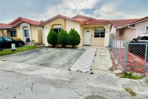 House in Hialeah, Florida 3 bedrooms, 108.7 sq.m. № 1965237 - photo 16